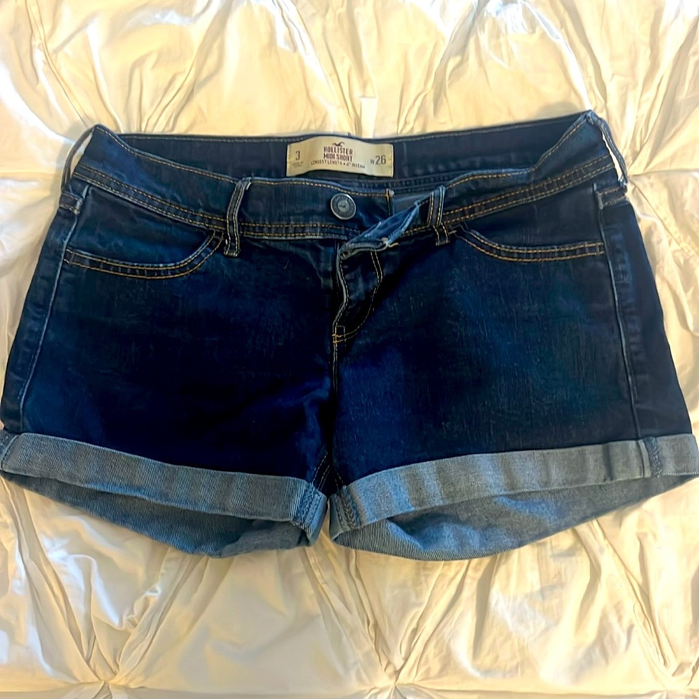 Hollister girls/junior jean shorts - great condition! Size 3